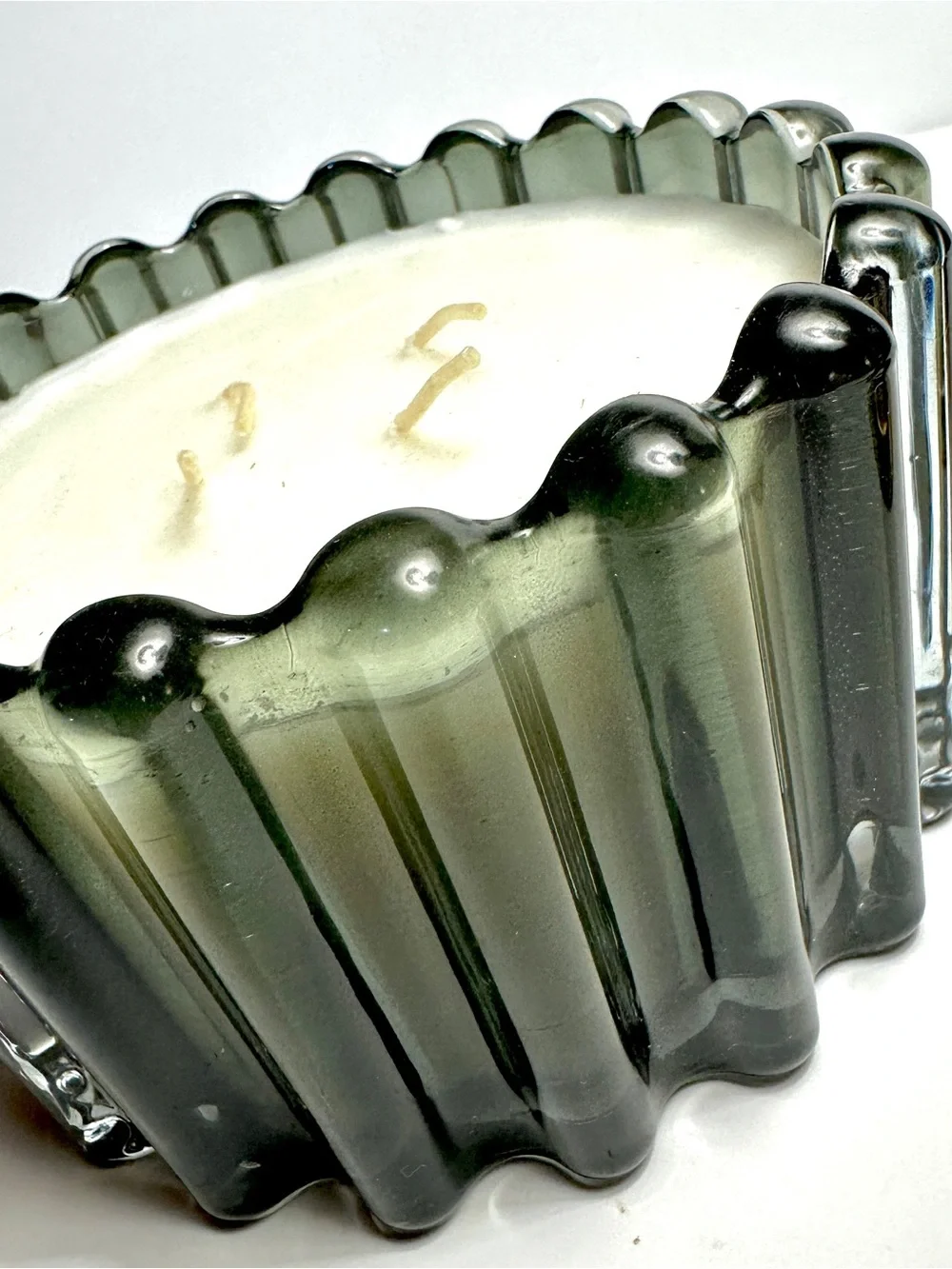 22oz. Hearth & Hand Olive Green Scalloped Glass 4-Lead Free Wick Candle • New - Picture 3 of 3
